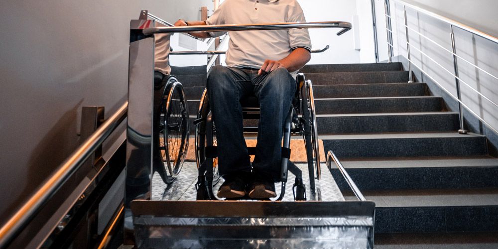 Montascale a pedana per disabili a Mantova