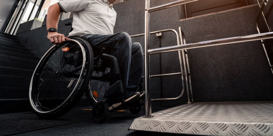 Montascale a pedana per disabili a Modena