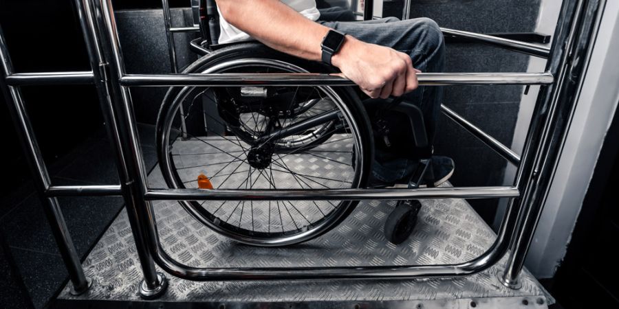 Montascale a piattaforma a Modena