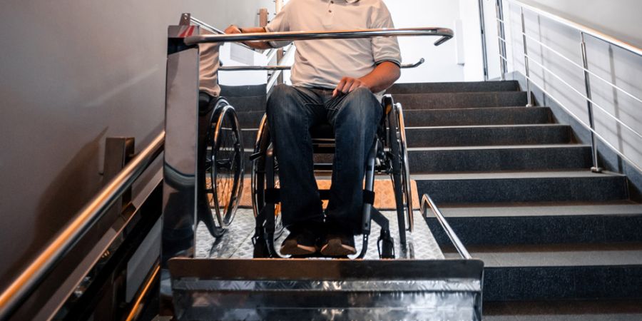 Montascale a pedana per disabili a Mantova
