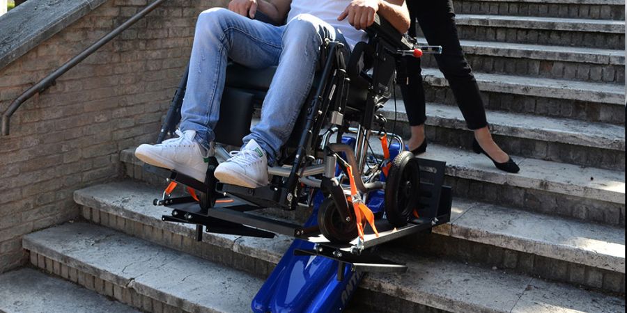 Montascale cingolati per disabili a Modena